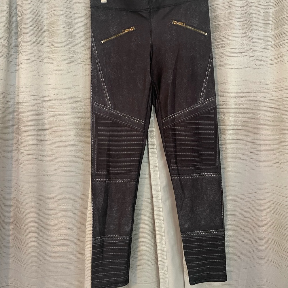 Zara Terez Moto Detailed Leggings 💙